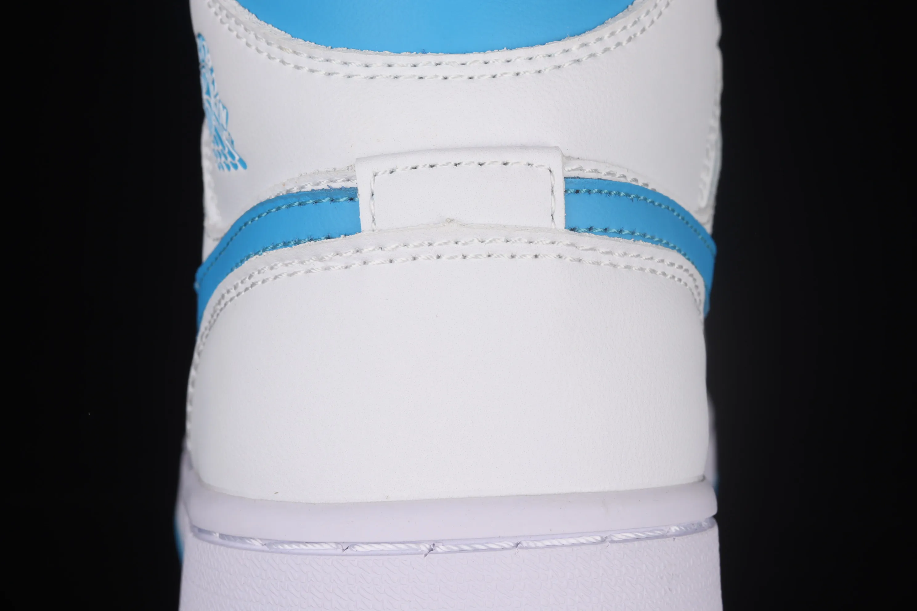 All Categories Air Jordan Jordan Series Basketball Shoes Air Jordan 1 Mid Different Versions Air Jordan 1 Mid AJ1 Joe 1 Lake Blue Zhongbang Basketball Shoes BQ6472-114